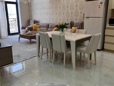 3-room apartment for rent, 110 m², Ağ şəhər: 2 500 ₼/mo 4