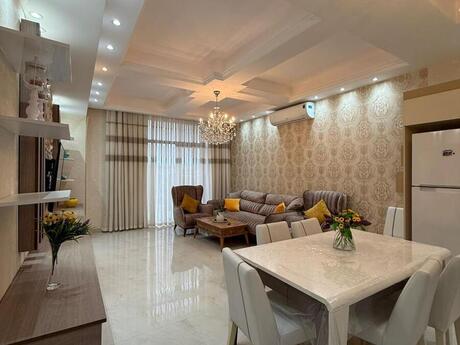 3 rooms · 110 m² · floor 6/7, Ağ şəhər