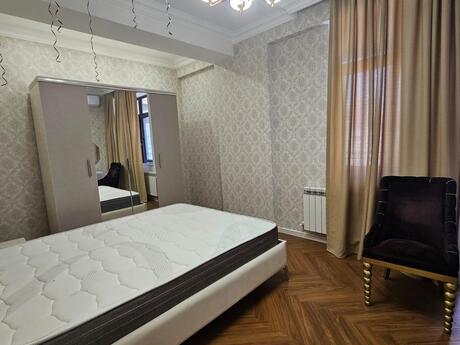 3-room apartment for rent, 125 m², Nəriman Nərimanov: 1 300 ₼/mo 4