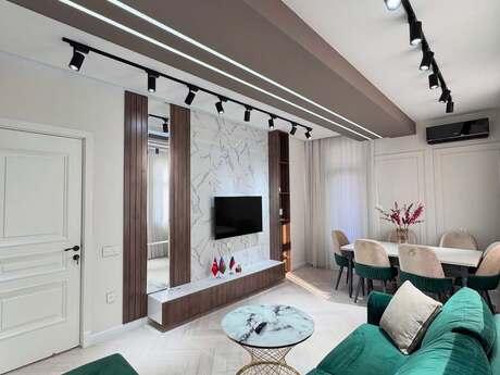 3-room apartment for rent, 125 m², Nizami: 2 100 ₼/mo 3