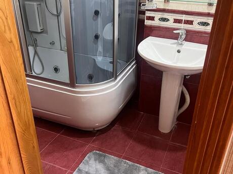 3-room apartment for rent, 170 m², 28 May: 1 099 ₼/mo 4