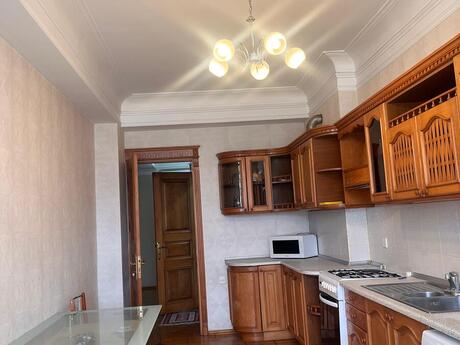 3-room apartment for rent, 170 m², 28 May: 1 099 ₼/mo 3