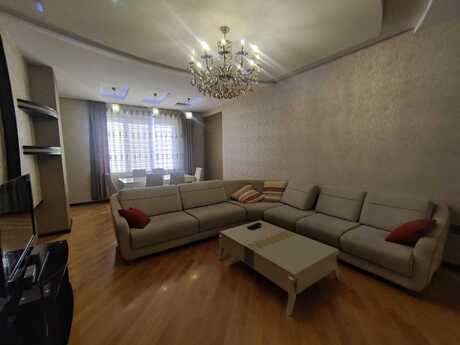 Аренда: 3-комнатная квартира, 135 м², Nizami: 1 300 ₼/мес 2