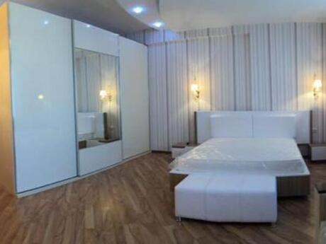 4-room apartment for rent, 200 m², Nizami: 1 998 ₼/mo 3