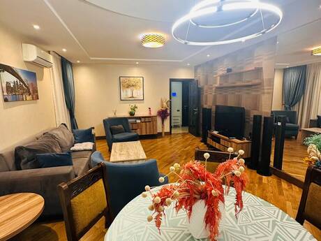 Аренда: 2-комнатная квартира, 90 м², 8 Noyabr: 900 ₼/мес 2