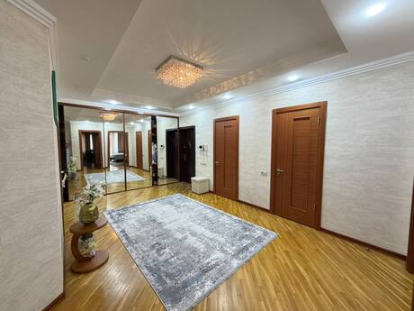 4-room apartment for rent, 176 m², Nizami: 2 450 ₼/mo 4