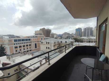 Аренда: 3-комнатная квартира, 140 м², 28 May: 1 500 ₼/мес 4