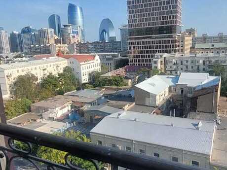 3 otaqlı mənzil, 146 m², 28 May: 650 000 ₼ 2