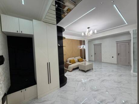 4-комнатная квартира, 142 м², Neftçilər: 385 000 ₼ 2