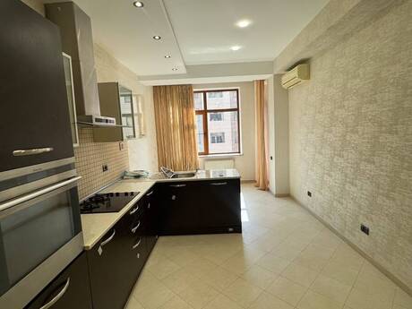 4-комнатная квартира, 245 м², 28 May: 700 000 ₼ 5