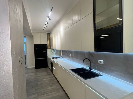 3-room apartment for rent, 130 m², Şah İsmayıl Xətai: 1 700 ₼/mo 3