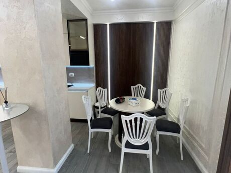 3-room apartment for rent, 130 m², Şah İsmayıl Xətai: 1 700 ₼/mo 4