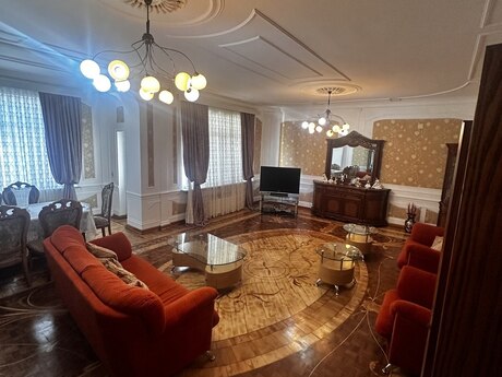 Kirayə 4 otaqlı mənzil, 230 m², 28 May: 400 ₼/ay 3