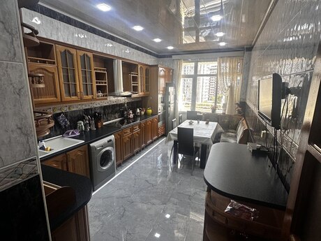 Kirayə 4 otaqlı mənzil, 230 m², 28 May: 400 ₼/ay 5