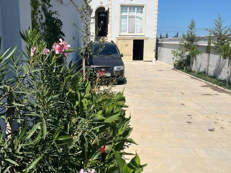 4 rooms · 140 m²