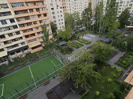Bakıxanovda 4 otaqlı köhnə tikili mənzil kirayə verilir, 100 m², 700 AZN/ay, şəkil 2 / 12