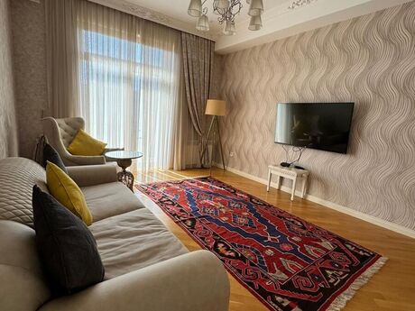 3-комнатная квартира, 130 м², Şah İsmayıl Xətai: 389 000 ₼ 2