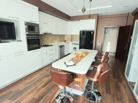 Elan №6482679 - Bakı, Şah İsmayıl Xətai m., 4 otaqlı, 200 m², 6/17 mərtəbə