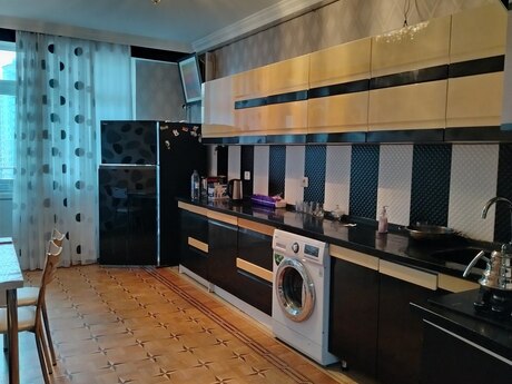 Аренда: 4-комнатная квартира, 175 м², Nizami: 1 300 ₼/мес 5
