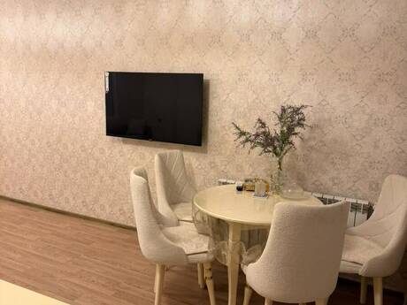 Kirayə 2 otaqlı mənzil, 75 m², Triumph Palace: 1 300 ₼/ay 2