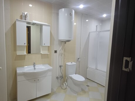 4-room apartment for rent, 200 m², Nizami: 1 599 ₼/mo 5