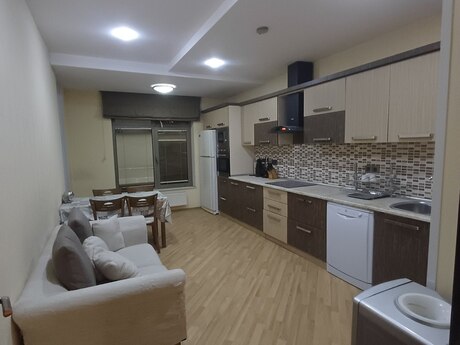 4-room apartment for rent, 200 m², Nizami: 1 599 ₼/mo 3