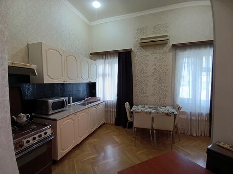 3-room apartment for rent, 120 m², Sahil: 1 250 ₼/mo 5