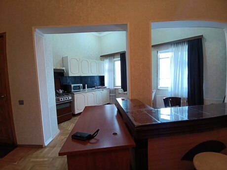3-room apartment for rent, 120 m², Sahil: 1 250 ₼/mo 4