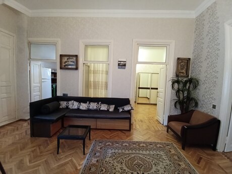 3-room apartment for rent, 120 m², Sahil: 1 250 ₼/mo 3
