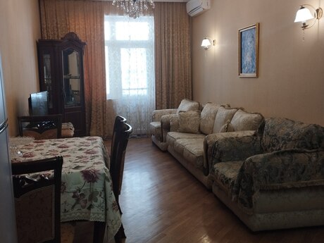 2-room apartment for rent, 69 m², Şah İsmayıl Xətai: 800 ₼/mo 3