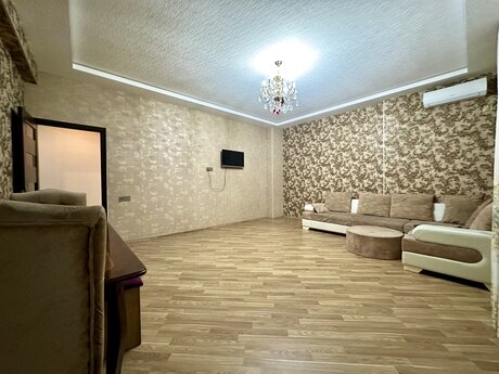 2-room apartment for rent, 90 m², Neftçilər: 700 ₼/mo 3