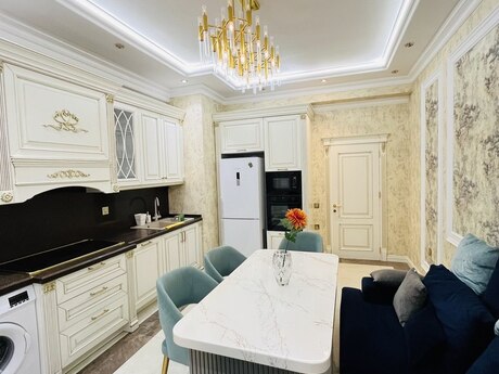 3-room apartment for rent, 90 m², Ağ şəhər: 2 500 ₼/mo 2
