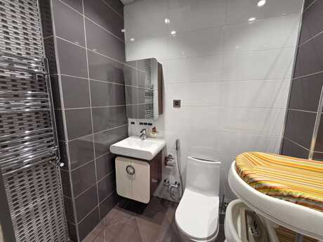 3-room apartment for rent, 136 m², 28 May: 1 300 ₼/mo 5
