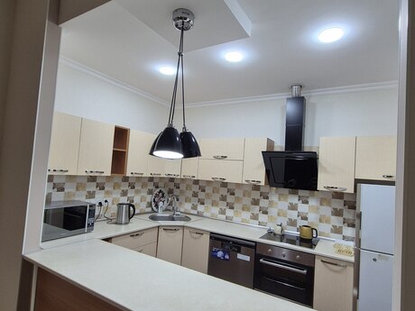 2-room apartment for rent, 70 m², İçəri Şəhər: 1 700 ₼/mo 4