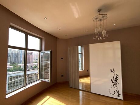 3-room apartment for rent, 170 m², Nizami: 1 600 ₼/mo 3