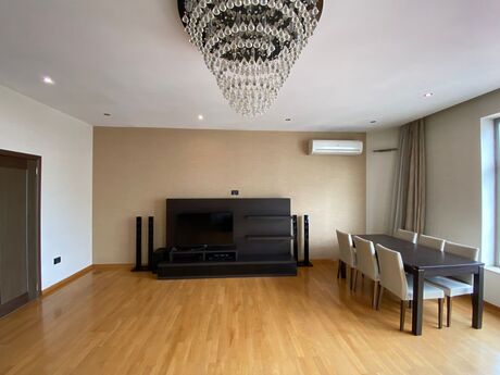 3-room apartment for rent, 170 m², Nizami: 1 600 ₼/mo 4