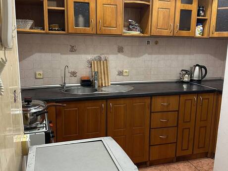 3-room apartment for rent, 105 m², Sahil: 700 ₼/mo 4