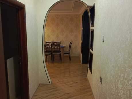 3-room apartment for rent, 125 m², 8 Noyabr: 1 000 ₼/mo 4
