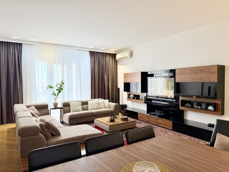 4 otaqlı mənzil, 220 m², 28 May: 700 000 ₼ 2