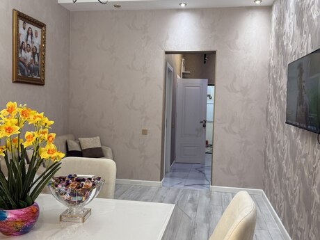 2-room apartment for rent, 65 m², 8 Noyabr: 1 000 ₼/mo 4