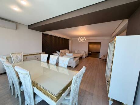 3-room apartment for rent, 200 m², Şah İsmayıl Xətai: 3 000 ₼/mo 5