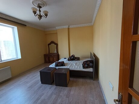 3-room apartment for rent, 125 m², Şah İsmayıl Xətai: 800 ₼/mo 4