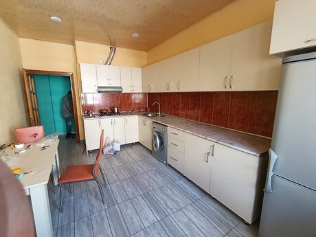 3-room apartment for rent, 125 m², Şah İsmayıl Xətai: 800 ₼/mo 3
