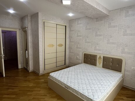 3-room apartment for rent, 142 m², Yasamal: 1 450 ₼/mo 3