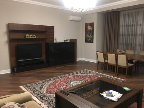 3-room apartment for rent, 162 m², Şah İsmayıl Xətai: 2 700 ₼/mo 3