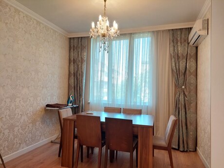 3-room apartment for rent, 85 m², 28 May: 1 200 ₼/mo 4