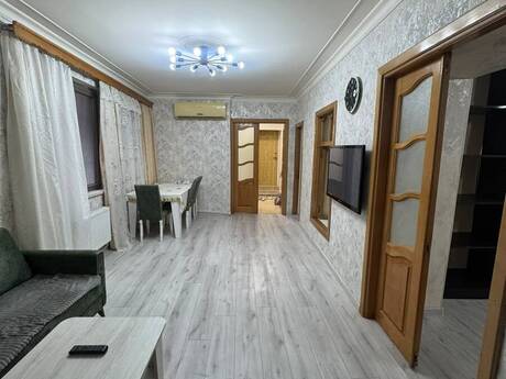 3 rooms · 65 m² · floor 1/3, İçəri Şəhər