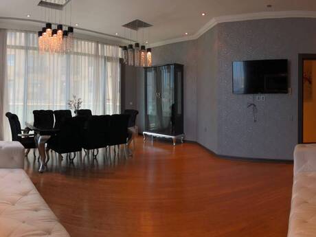 3-room apartment for rent, 120 m², İçəri Şəhər: 2 500 ₼/mo 3