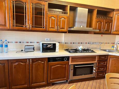 4-room apartment for rent, 220 m², Elmlər Akademiyası: 1 800 ₼/mo 5
