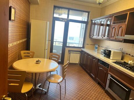 4-room apartment for rent, 220 m², Elmlər Akademiyası: 1 800 ₼/mo 2